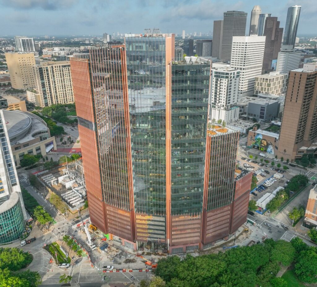 large: 1550 on the Green, located in Houston’s Central Business District, spans three city blocks. It is the first phase of Discovery West that includes 1550 on the Green’s six articulated structures that are setback into distinctive sections each of which curve as they steadily rise to 450 feet. Image: Kendall/Heaton Associates, Inc.